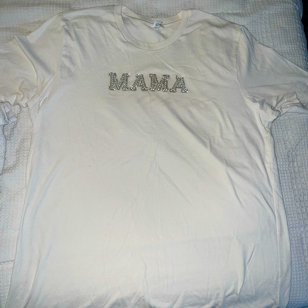 White xl mama shirt. Brand new. never worn.